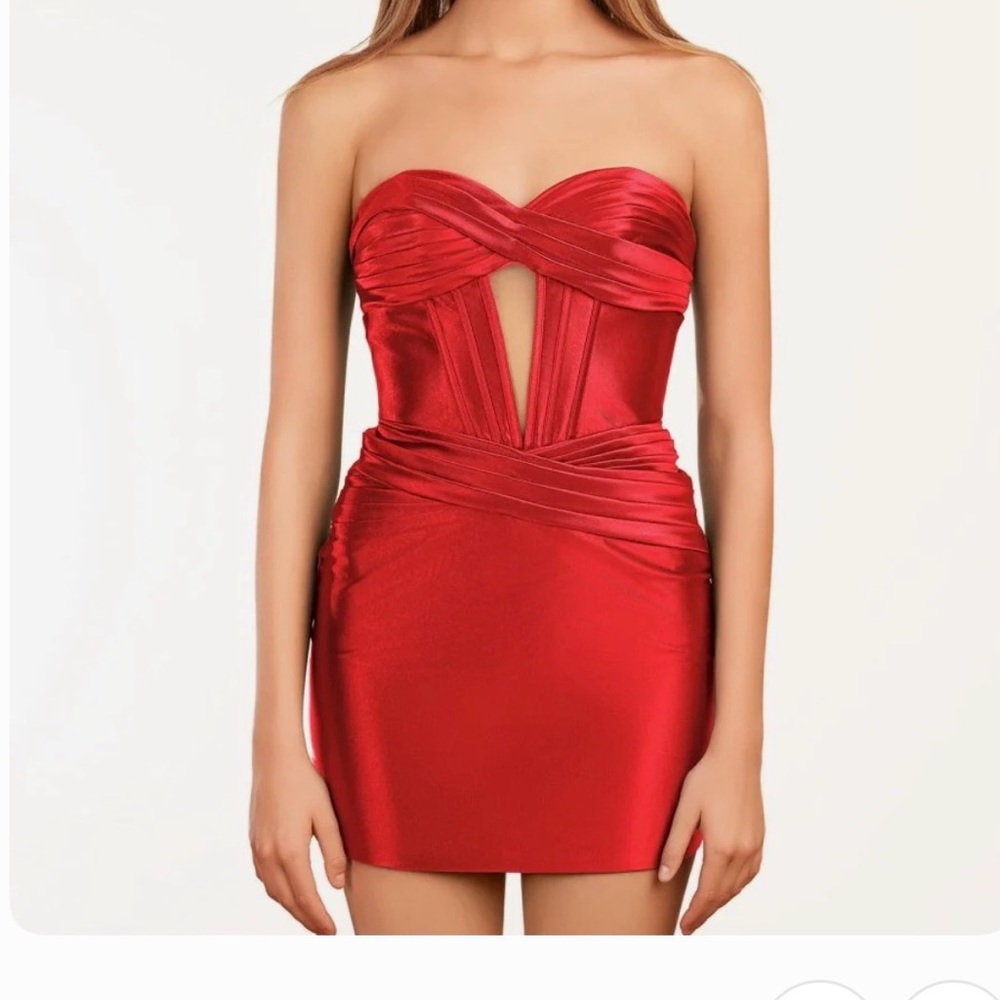 Elegant Red Strapless Dress